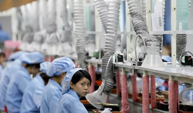 未來幾年，制造業(yè)、服務業(yè)等勞動密集型產(chǎn)業(yè)的招工將更加困難，勞動力成本也必將日益高漲
