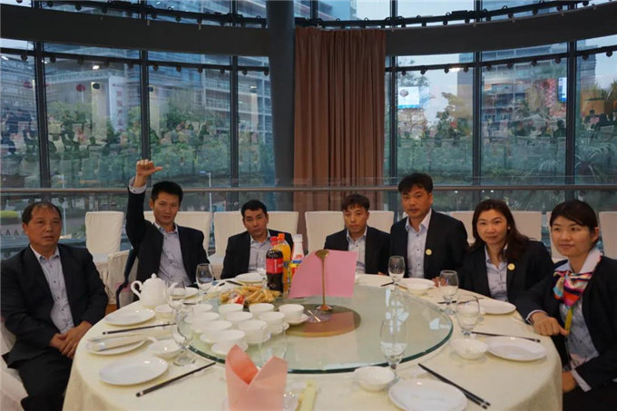 博皓家人們歡聚一堂，把酒言歡，開懷暢飲-4