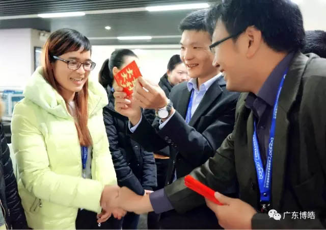 收到禮物的女神們心情就像被全世界寵愛著一般！