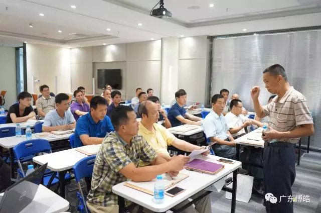 主講——原中國玻璃鋼協(xié)會技術(shù)研修的模具制作特聘講師、廣東博皓復(fù)合材料有限公司復(fù)合材料應(yīng)用技術(shù)總顧問譚永枝老師
