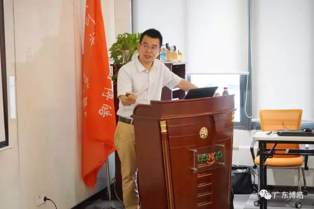 金陵力聯(lián)思有限公司工程師徐秀華講解《樹脂、膠衣產(chǎn)品知識及應(yīng)用》